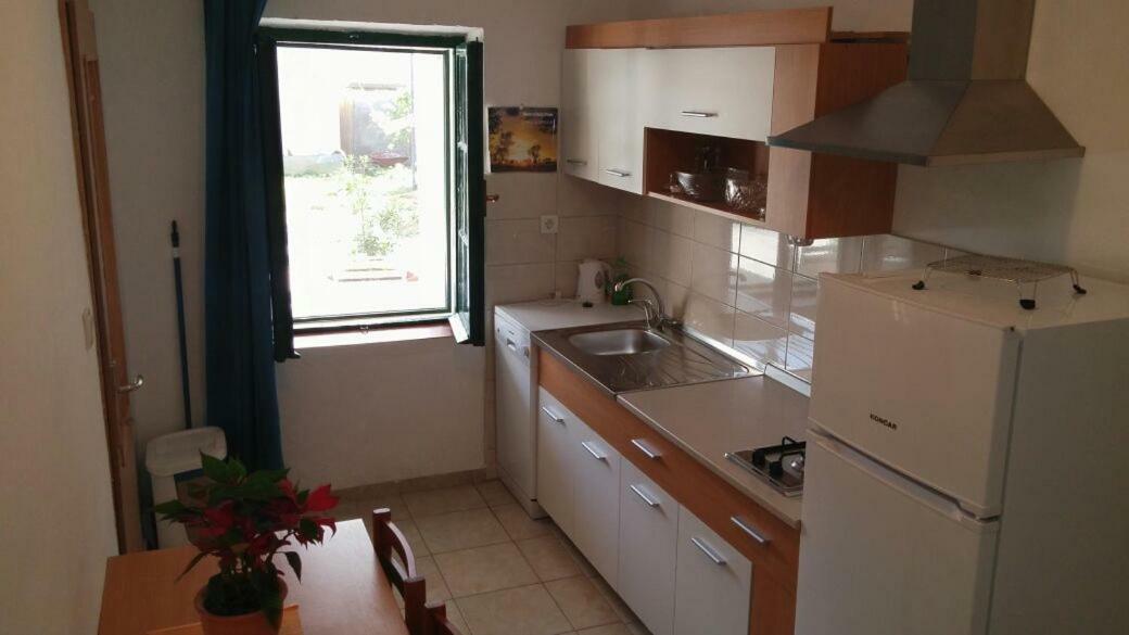Apartments Viktorija Starigrad Paklenica Eksteriør bilde