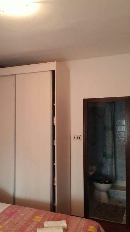 Apartments Viktorija Starigrad Paklenica Eksteriør bilde