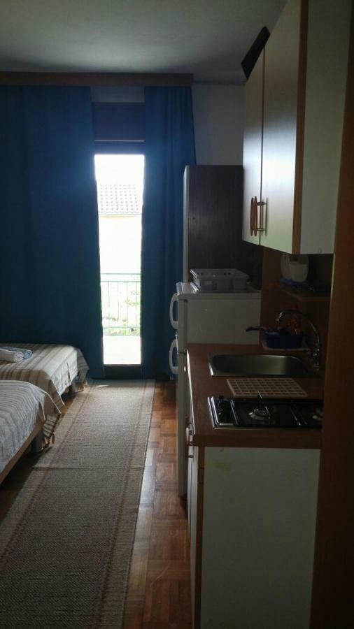 Apartments Viktorija Starigrad Paklenica Eksteriør bilde