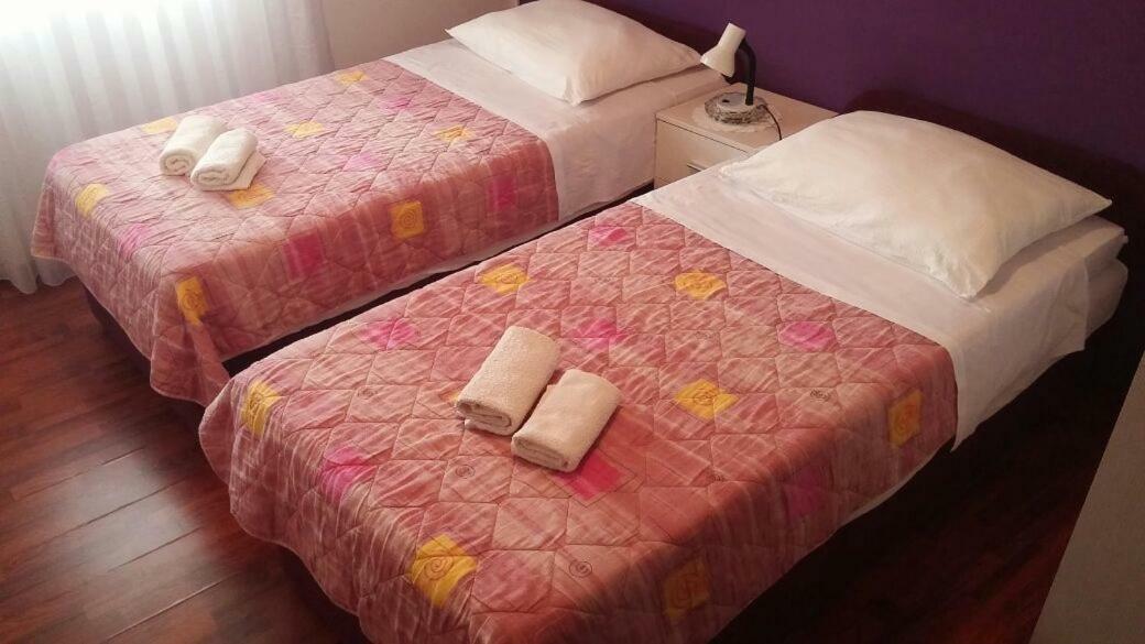 Apartments Viktorija Starigrad Paklenica Eksteriør bilde